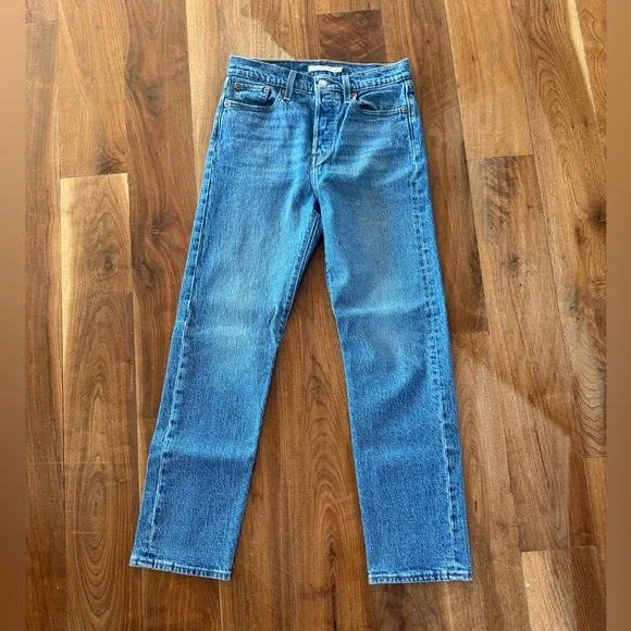Levi’s Wedgie Straight Sz 26 - Picture 2 of 9